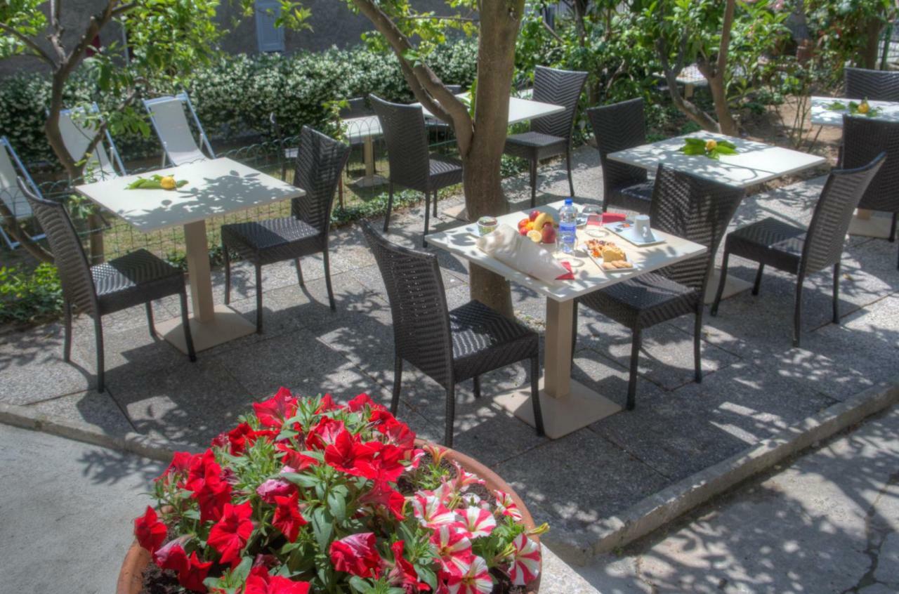 Rione San Carlo Hotel Finale Ligure Exterior foto